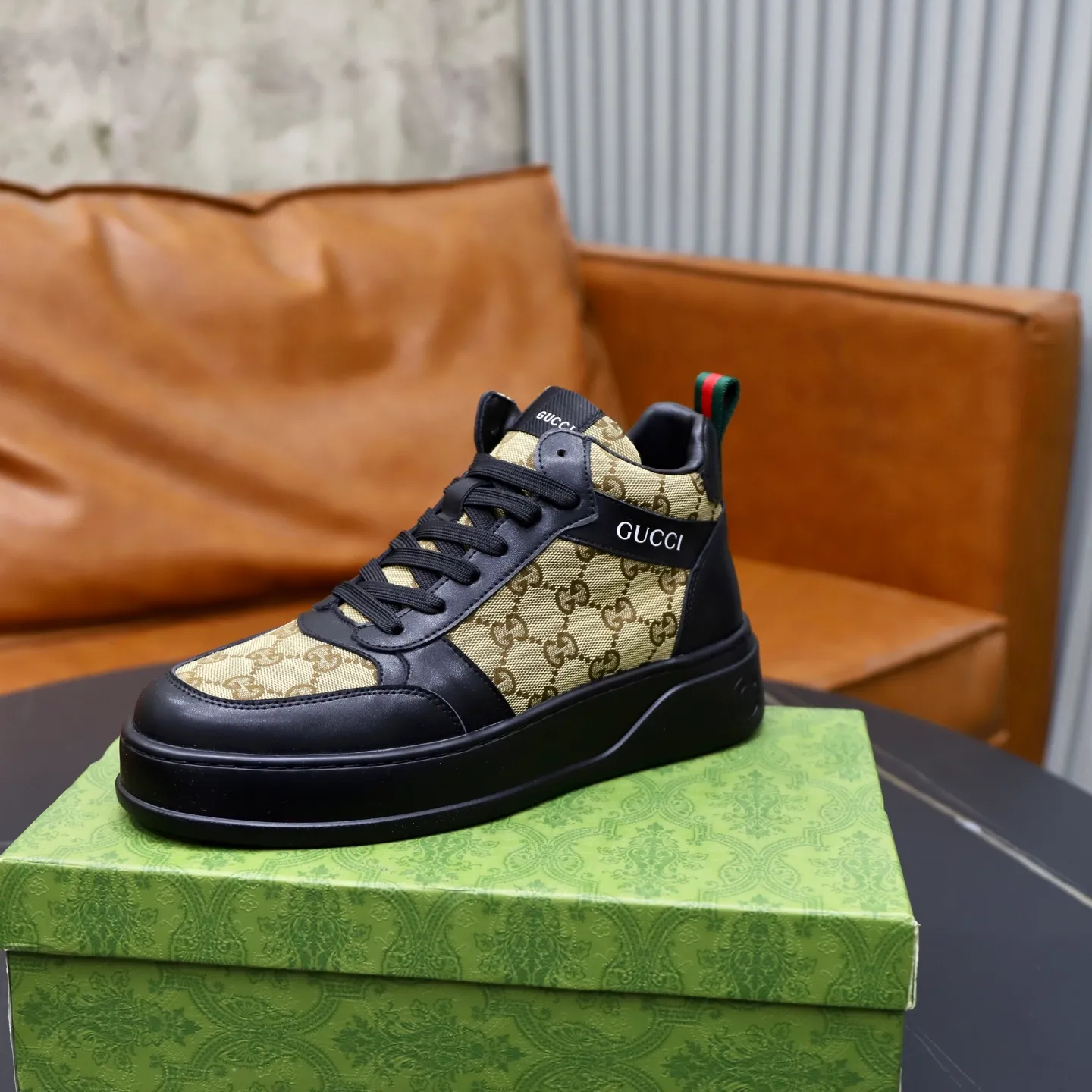 Ex-factory price: 442💰🙅‍♂️🙅‍♂️🙅‍♂️ Brand: GUCCI Standard code: 38-44 (45 customized) Grade: Same as the official website Material: Original cowhide material spliced with brand cloth Comfortable and breathable lining Lightweight and wear-resistant sports outsole Style category: Men's fashionable casual shoes Running sports shoes Distinguished luxury brand elements Top luxury color: actual picture color